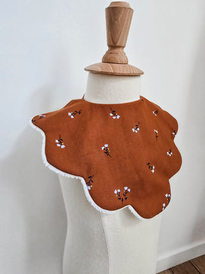 Bavoir fleuri terracotta