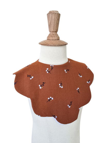 Bavoir fleuri terracotta